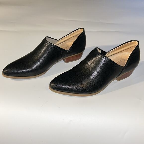 NIB Women's Naturalizer Carlyn Faux Leather Block Heel Booties 6 M - Picture 3 of 10